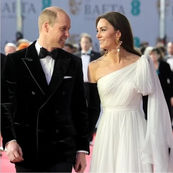 Famous Kate Middleton Floral Cascade Earrings-Zara - Picture 4 of 16